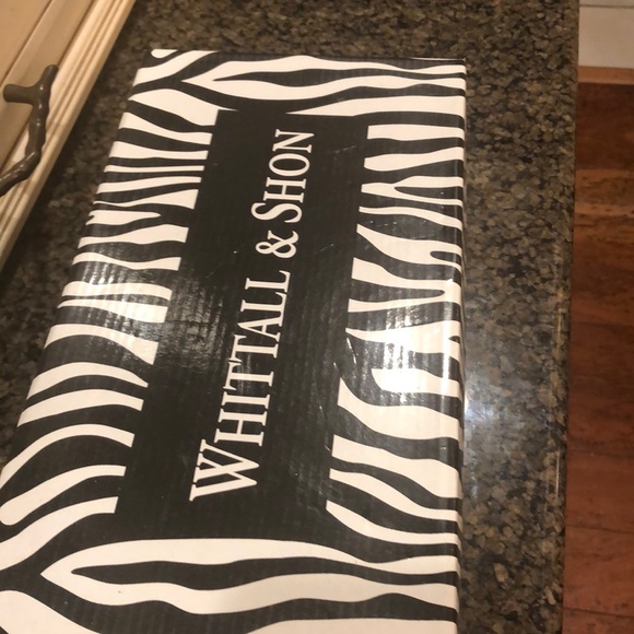 Whitall & Shone white kitten heel - Picture 3 of 3